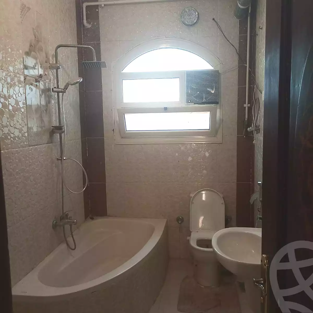 https://aqarmap.com.eg/ar/listing/6734537-for-sale-cairo-new-cairo-ganob-el-akadamiya-south-academy-a-zaid-ebn-haretha-st