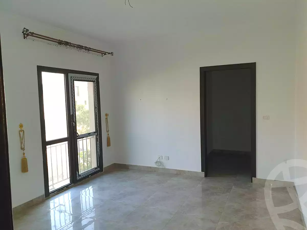 https://aqarmap.com.eg/ar/listing/6743310-for-sale-cairo-el-sheikh-zayed-city-compounds-kmbwnd-wyst-twn-swdyk