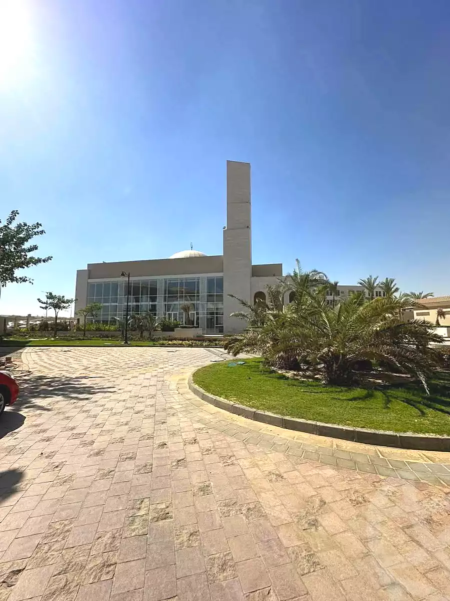https://aqarmap.com.eg/ar/listing/6745645-for-sale-cairo-el-sheikh-zayed-city-compounds-kmbwnd-fyldj-wyst-dr-llttwyr
