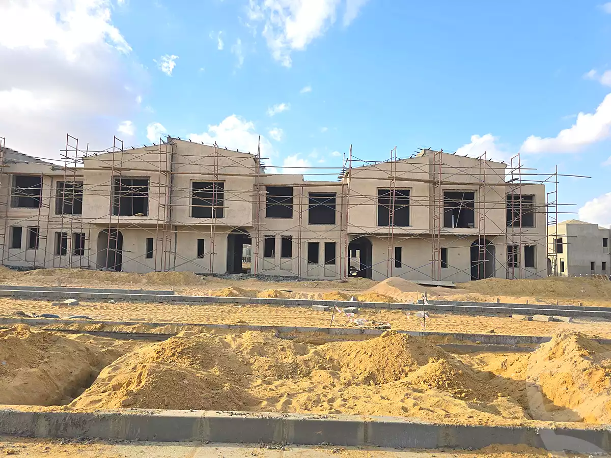 https://aqarmap.com.eg/ar/listing/6747650-for-sale-cairo-el-sheikh-zayed-city-compounds-kmbwnd-fyldj-wyst-dr-llttwyr