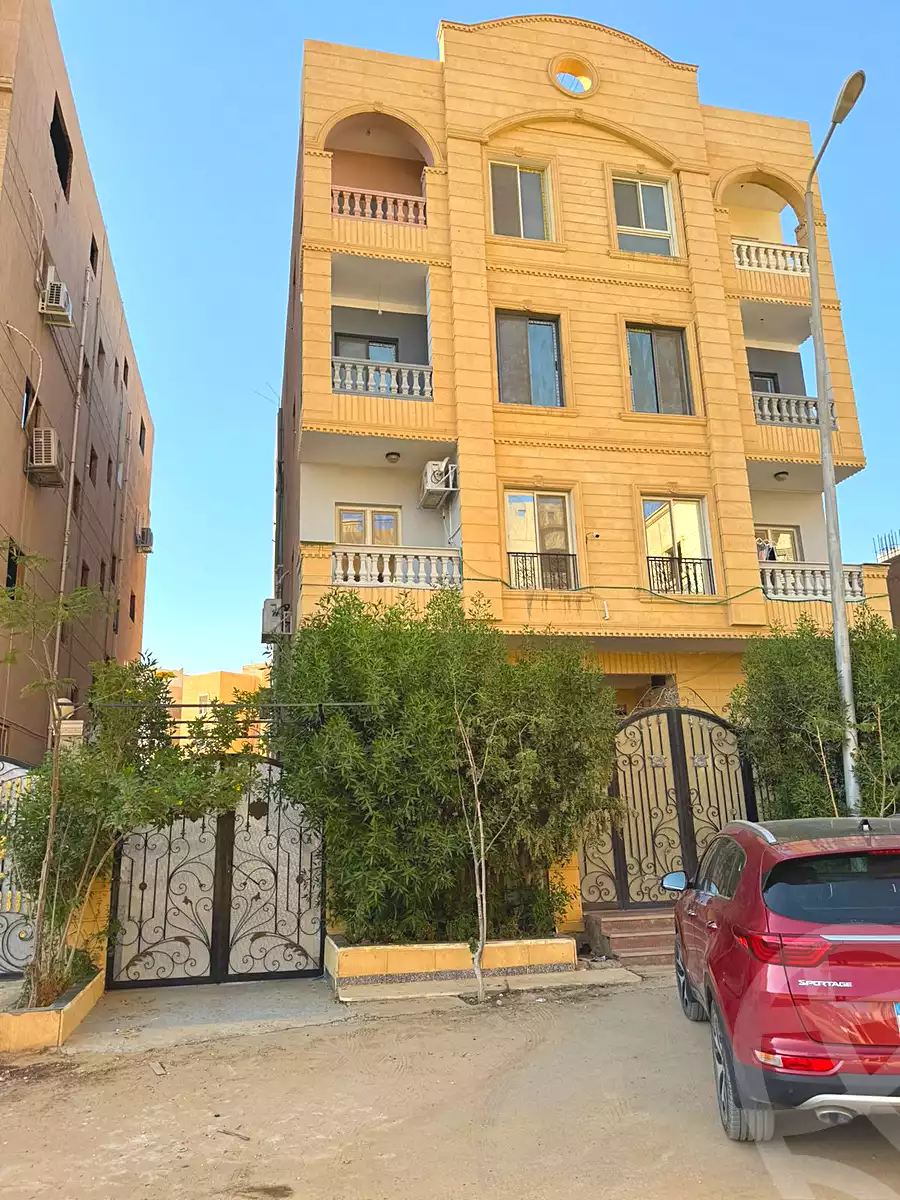 https://aqarmap.com.eg/ar/listing/6750438-for-sale-cairo-6th-of-october-el-tawsaat-el-shamalya-hy-2000-qt