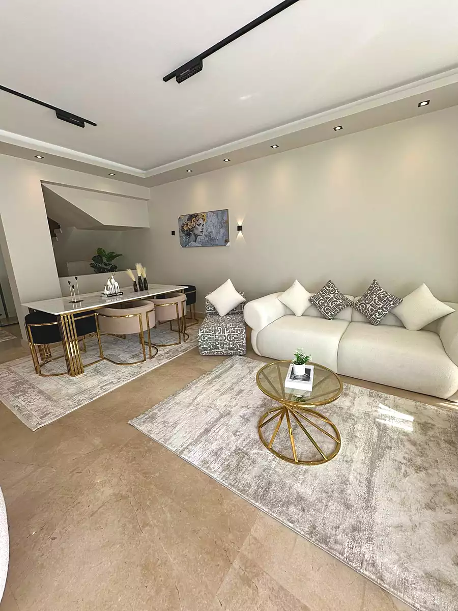 https://aqarmap.com.eg/ar/listing/6751645-for-rent-cairo-new-cairo-compounds-hyde-park-centre-ville-hyde-park