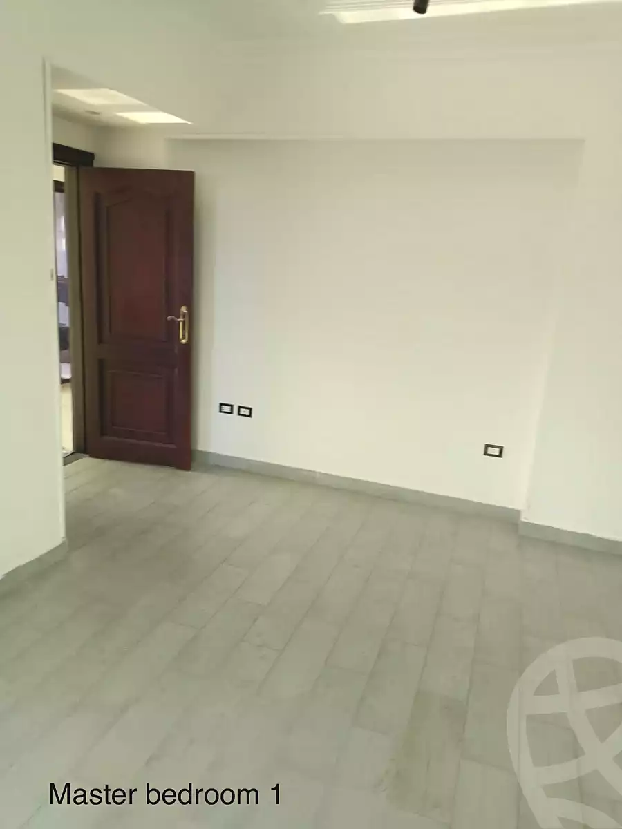 https://aqarmap.com.eg/ar/listing/6752714-for-sale-cairo-6th-of-october-el-ahyaa-neighborhood-1st-al-maahad