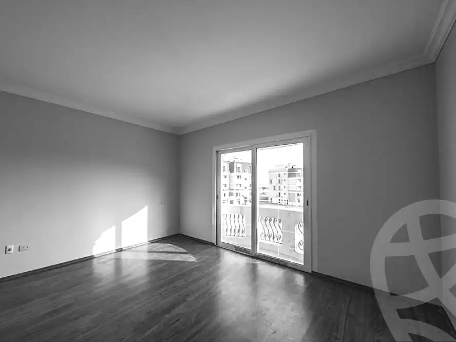 https://aqarmap.com.eg/en/listing/6754027-for-sale-cairo-new-cairo-compounds-mountain-view-hyde-park