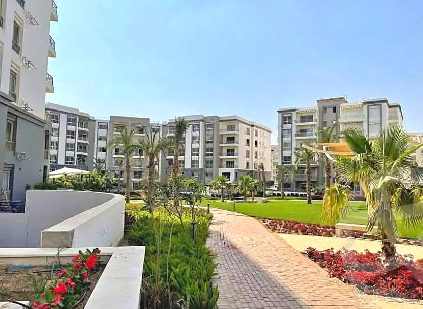 https://aqarmap.com.eg/ar/listing/6762331-for-sale-cairo-new-cairo-compounds-hyde-park-centre-ville-hyde-park