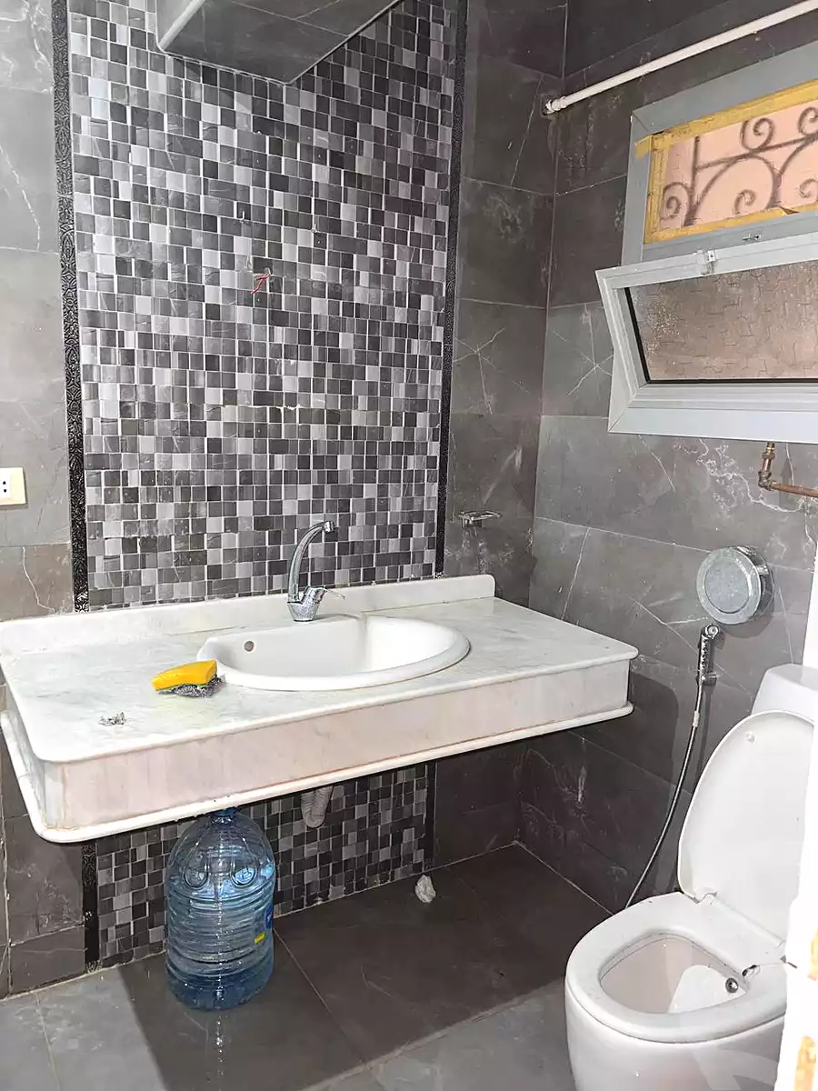 https://aqarmap.com.eg/ar/listing/6765021-for-sale-cairo-6th-of-october-el-ahyaa-neighborhood-2nd-divided-from-al-kafrawei-st