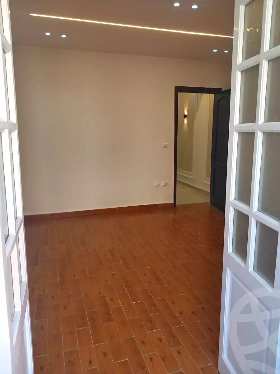 https://aqarmap.com.eg/ar/listing/6765122-for-sale-cairo-6th-of-october-el-ahyaa-neighborhood-2nd-divided-from-al-kafrawei-st