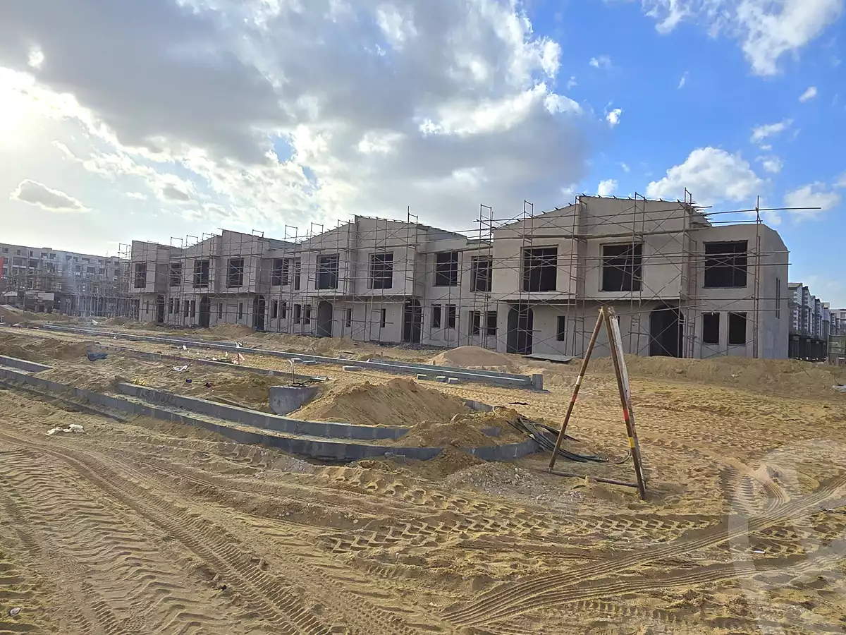 https://aqarmap.com.eg/ar/listing/6766537-for-sale-cairo-el-sheikh-zayed-city-compounds-kmbwnd-fyldj-wyst-dr-llttwyr