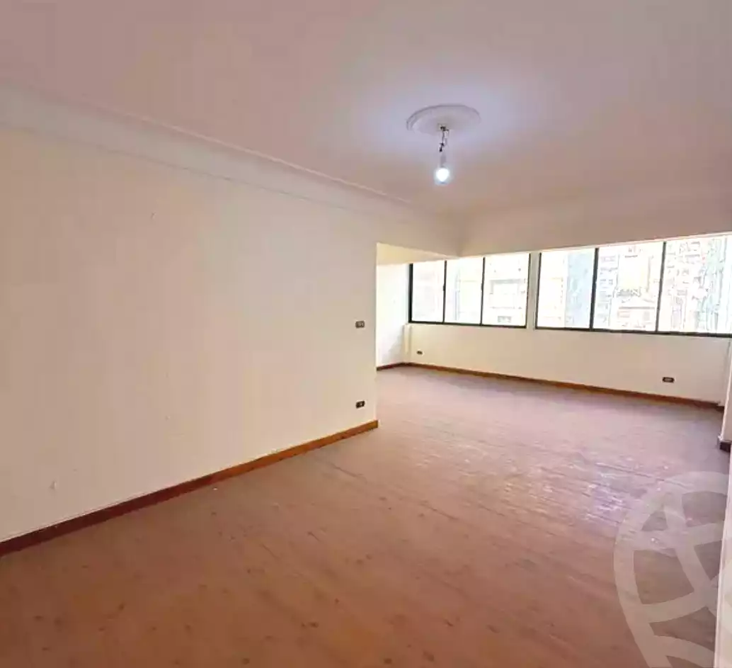 https://aqarmap.com.eg/ar/listing/6774528-for-sale-alexandria-el-asafra-l-sfr-bhry