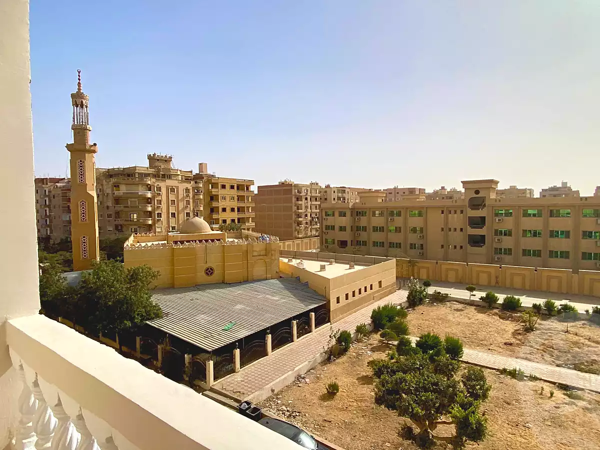 https://aqarmap.com.eg/ar/listing/6779822-for-sale-cairo-6th-of-october-hadaeq-october-kmbwnd-fy-hdyq-ktwbr-el-fardoos-city