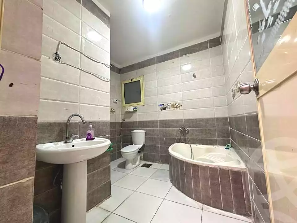 https://aqarmap.com.eg/ar/listing/6780615-for-sale-alexandria-bahray-el-anfoshy-shr-wkl-llymwn-hsyn-twfyq-s-d