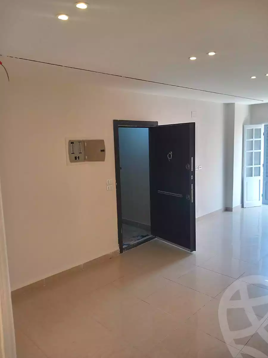 https://aqarmap.com.eg/ar/listing/6781173-for-sale-cairo-6th-of-october-el-ahyaa-neighborhood-2nd-divided-from-al-kafrawei-st