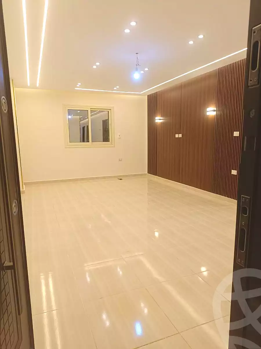 https://aqarmap.com.eg/ar/listing/6782036-for-sale-cairo-6th-of-october-el-ahyaa-neighborhood-2nd-divided-from-al-kafrawei-st