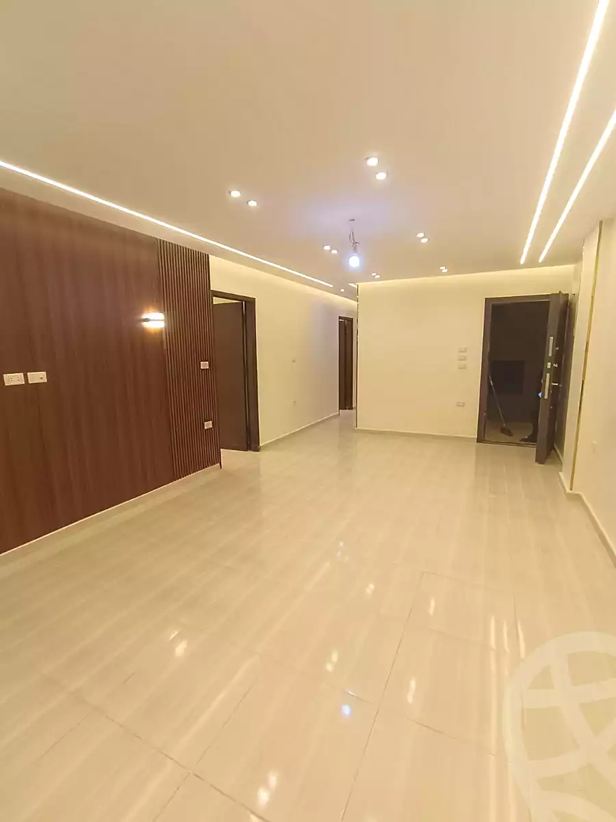https://aqarmap.com.eg/ar/listing/6782036-for-sale-cairo-6th-of-october-el-ahyaa-neighborhood-2nd-divided-from-al-kafrawei-st