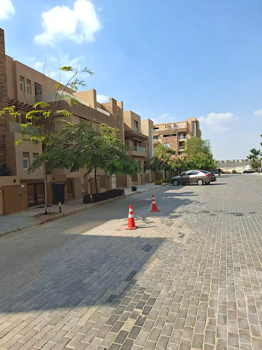 https://aqarmap.com.eg/en/listing/6782336-for-sale-cairo-6th-of-october-compounds-rayos