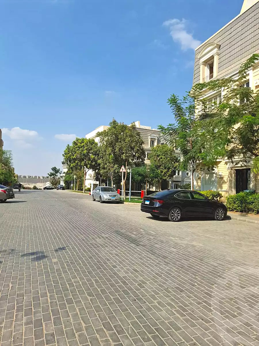 https://aqarmap.com.eg/en/listing/6782336-for-sale-cairo-6th-of-october-compounds-rayos
