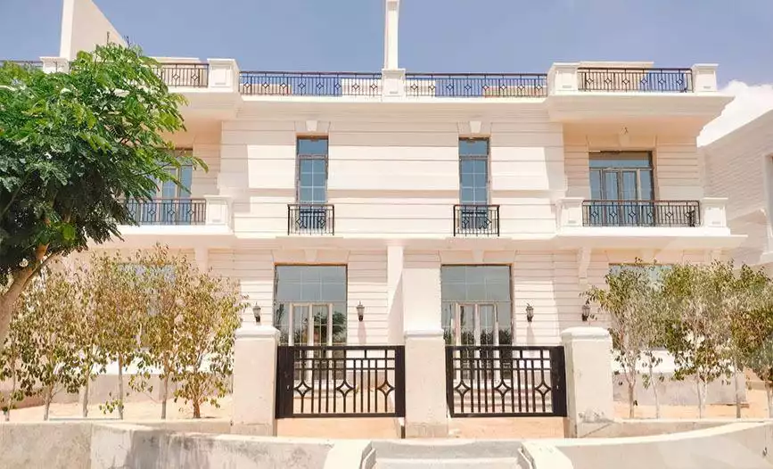 https://aqarmap.com.eg/ar/listing/6782745-for-sale-cairo-new-administrative-capital-r5-granville-compound-founders