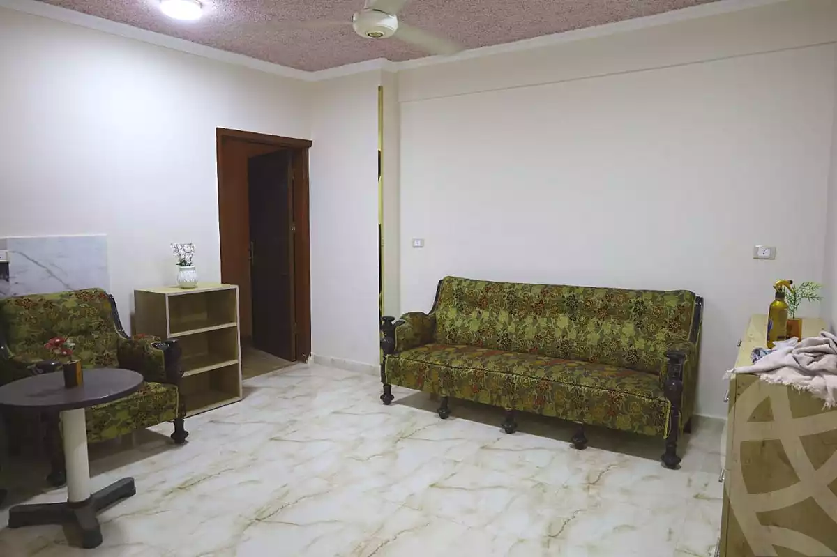 https://aqarmap.com.eg/ar/listing/6782602-for-rent-cairo-el-sheikh-zayed-city-alex-cairo-desert-road-mdyn-sfnks-ljdyd-sandorini