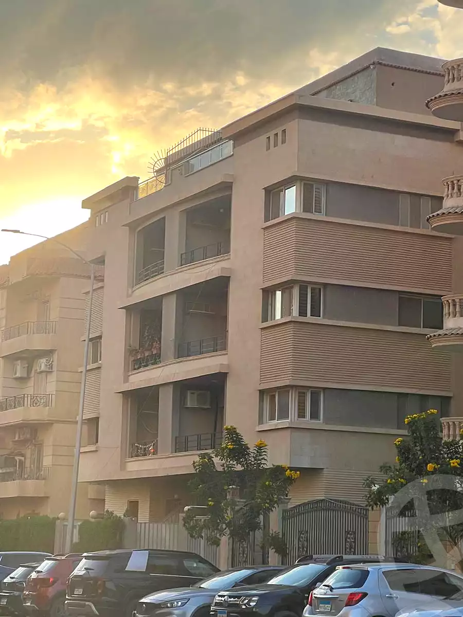 https://aqarmap.com.eg/ar/listing/6790487-for-sale-cairo-6th-of-october-el-hay-el-motamyz-fourth-touristic-village-mohamed-ali-gharib-st