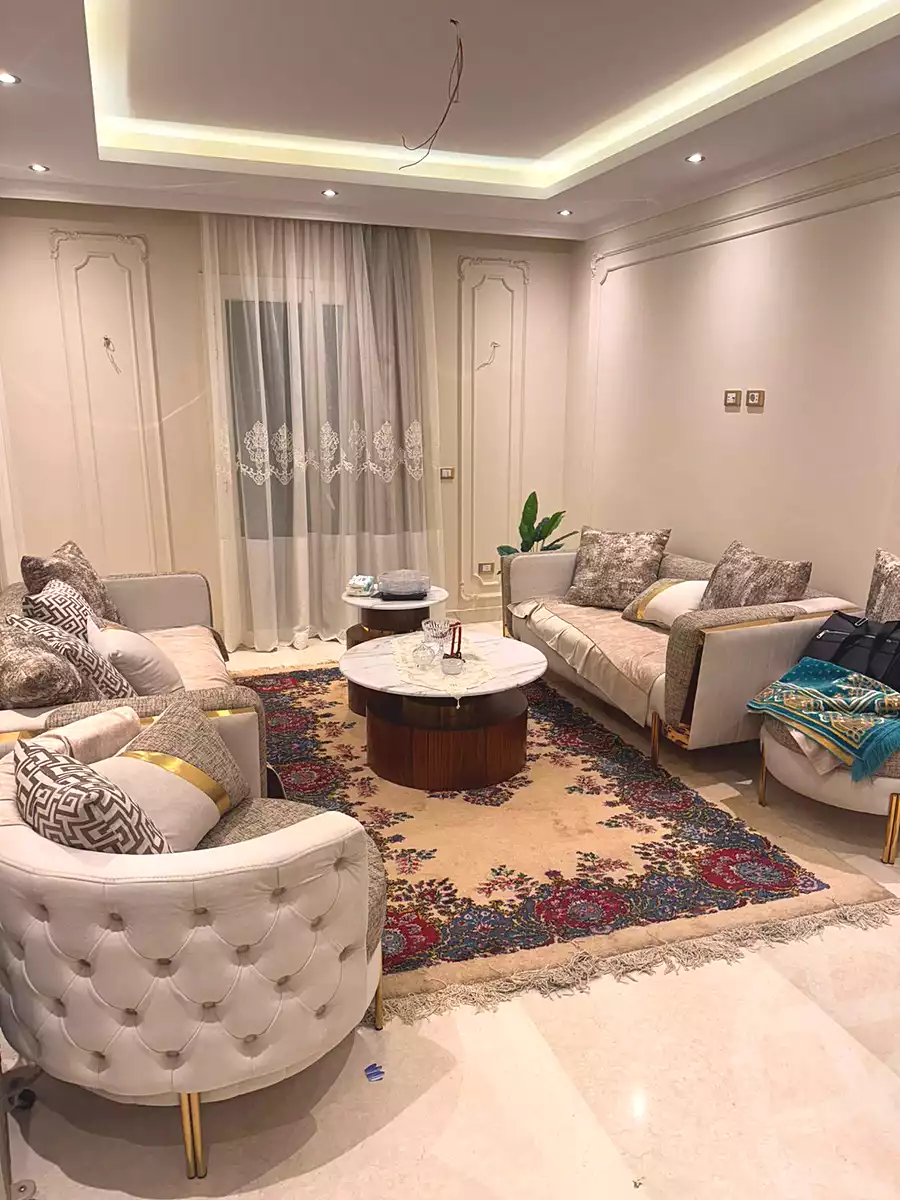https://aqarmap.com.eg/ar/listing/6791120-for-sale-cairo-new-cairo-compounds-mountain-view-hyde-park