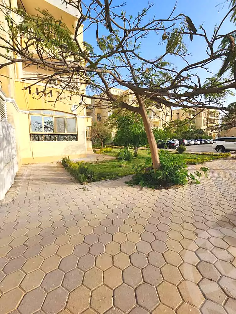 https://aqarmap.com.eg/ar/listing/6799255-for-sale-cairo-el-sheikh-zayed-city-compounds-el-khamayel