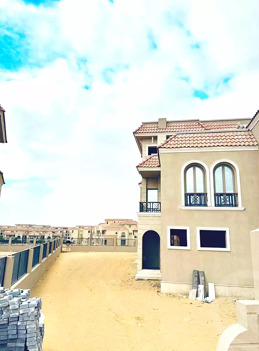 https://aqarmap.com.eg/ar/listing/6799195-for-sale-cairo-el-shorouk-compounds-yfy-ryzydns