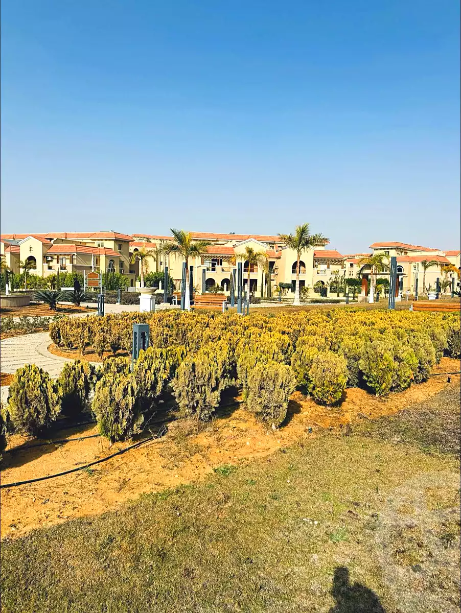 https://aqarmap.com.eg/ar/listing/6799198-for-sale-cairo-el-shorouk-compounds-yfy-ryzydns