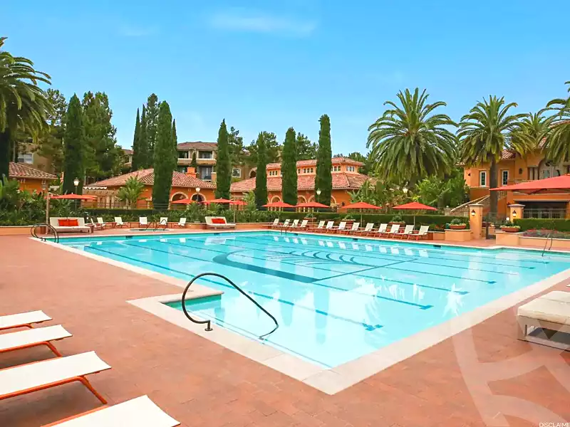 https://aqarmap.com.eg/ar/listing/6799497-for-sale-cairo-el-sheikh-zayed-city-compounds-kmbwnd-fyldj-wyst-dr-llttwyr