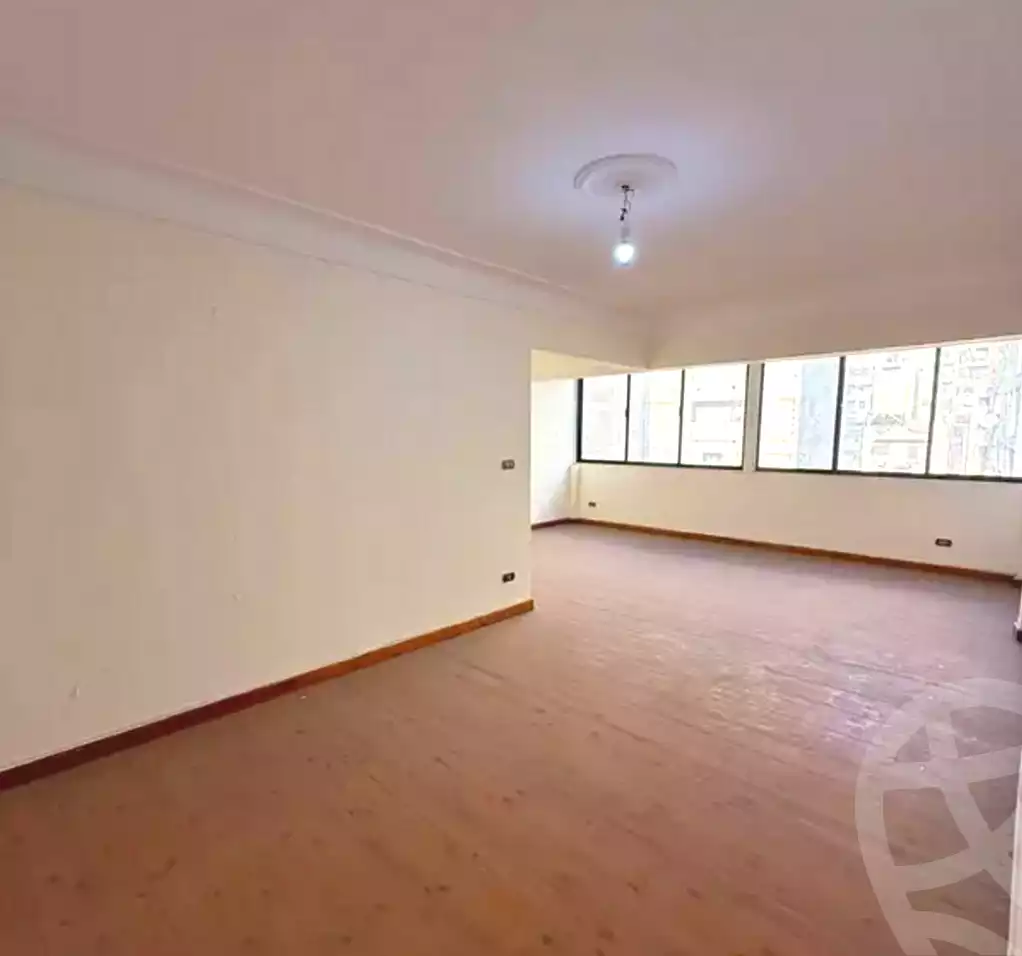 https://aqarmap.com.eg/ar/listing/6800356-for-sale-alexandria-el-asafra-l-sfr-bhry