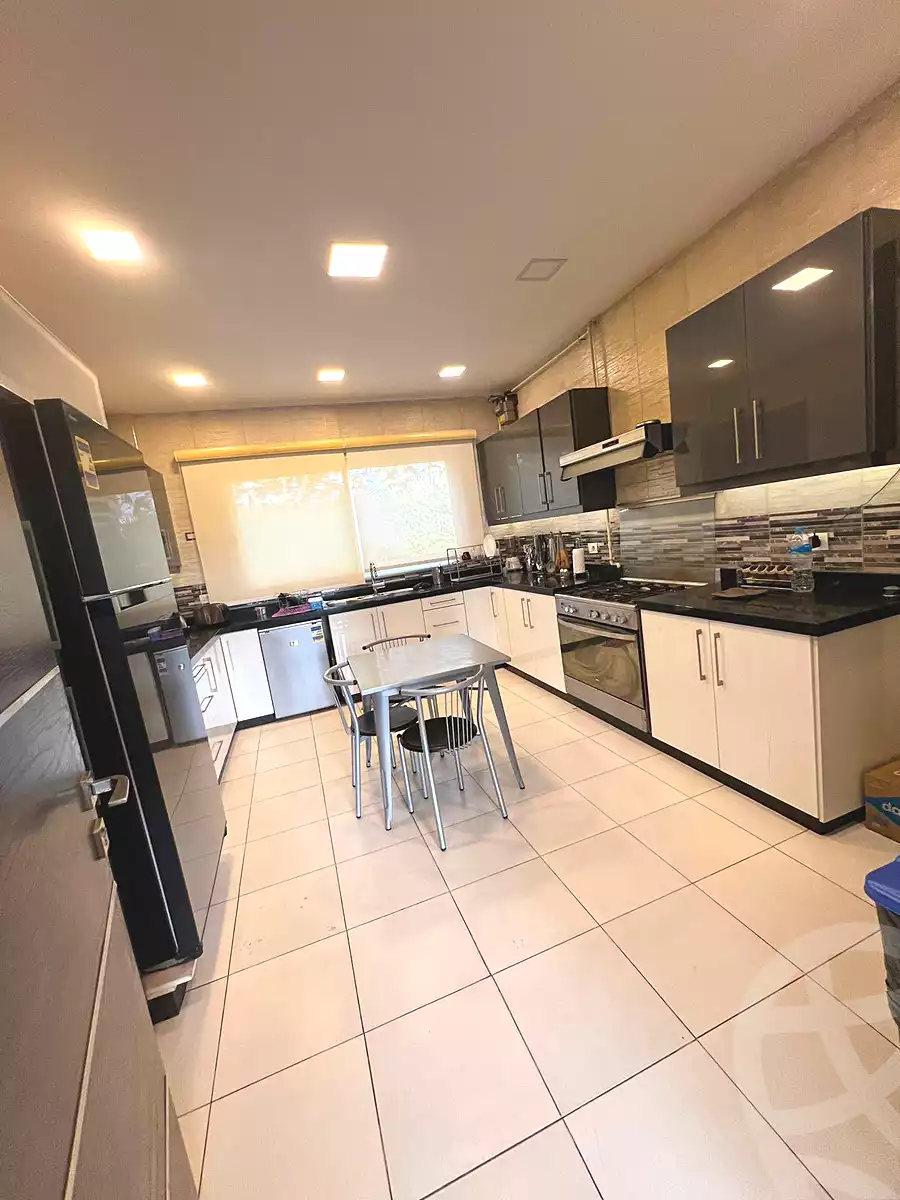 https://aqarmap.com.eg/en/listing/6806090-for-sale-cairo-el-sheikh-zayed-city-compounds-royal-city