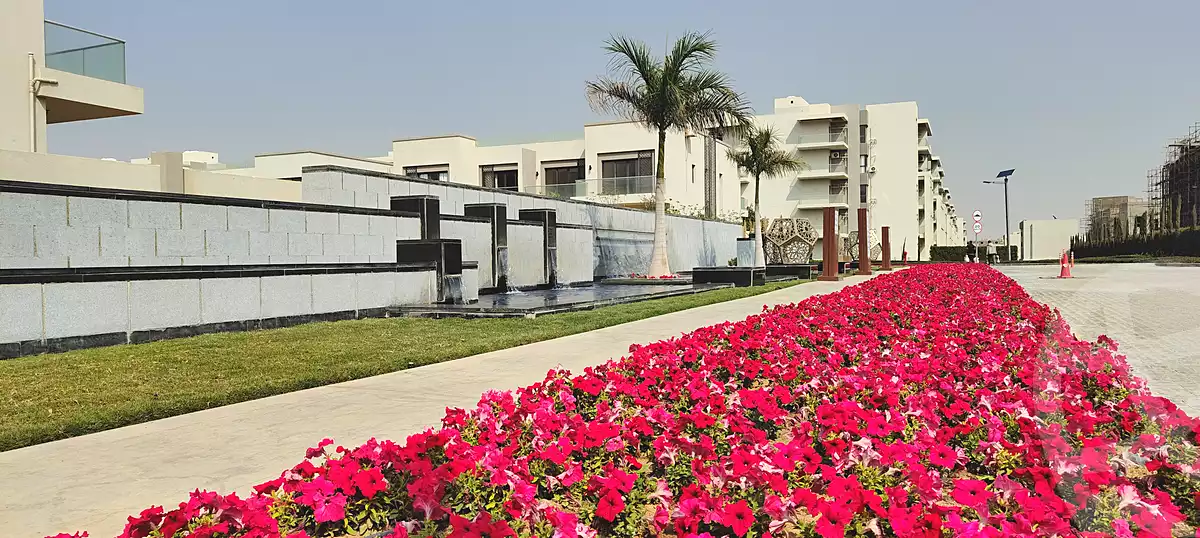 https://aqarmap.com.eg/ar/listing/6806331-for-rent-cairo-new-cairo-compounds-the-address-east