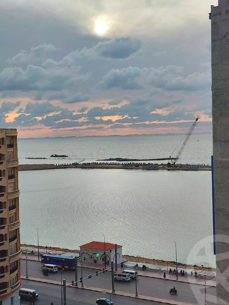 https://aqarmap.com.eg/ar/listing/6811470-for-sale-alexandria-sydy-bshr-sydy-bshr-bhry-shr-mhmwd-l-yswy