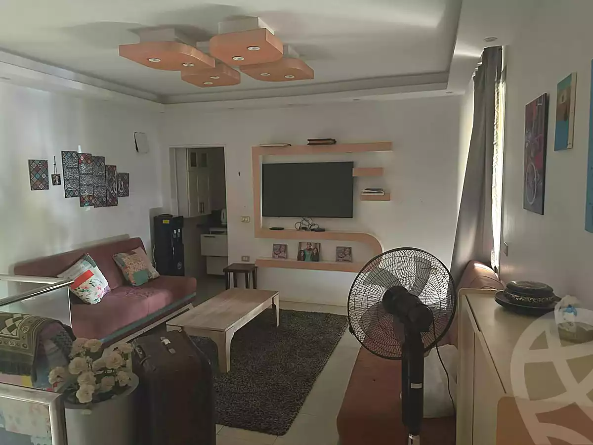 https://aqarmap.com.eg/en/listing/6818600-for-sale-cairo-el-sheikh-zayed-city-compounds-kmbwnd-wyst-twn-swdyk