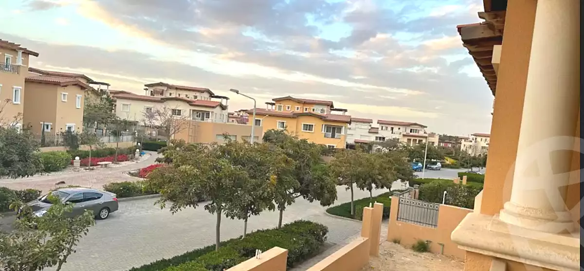 https://aqarmap.com.eg/en/listing/6818635-for-sale-cairo-new-cairo-compounds-mountain-view-hyde-park