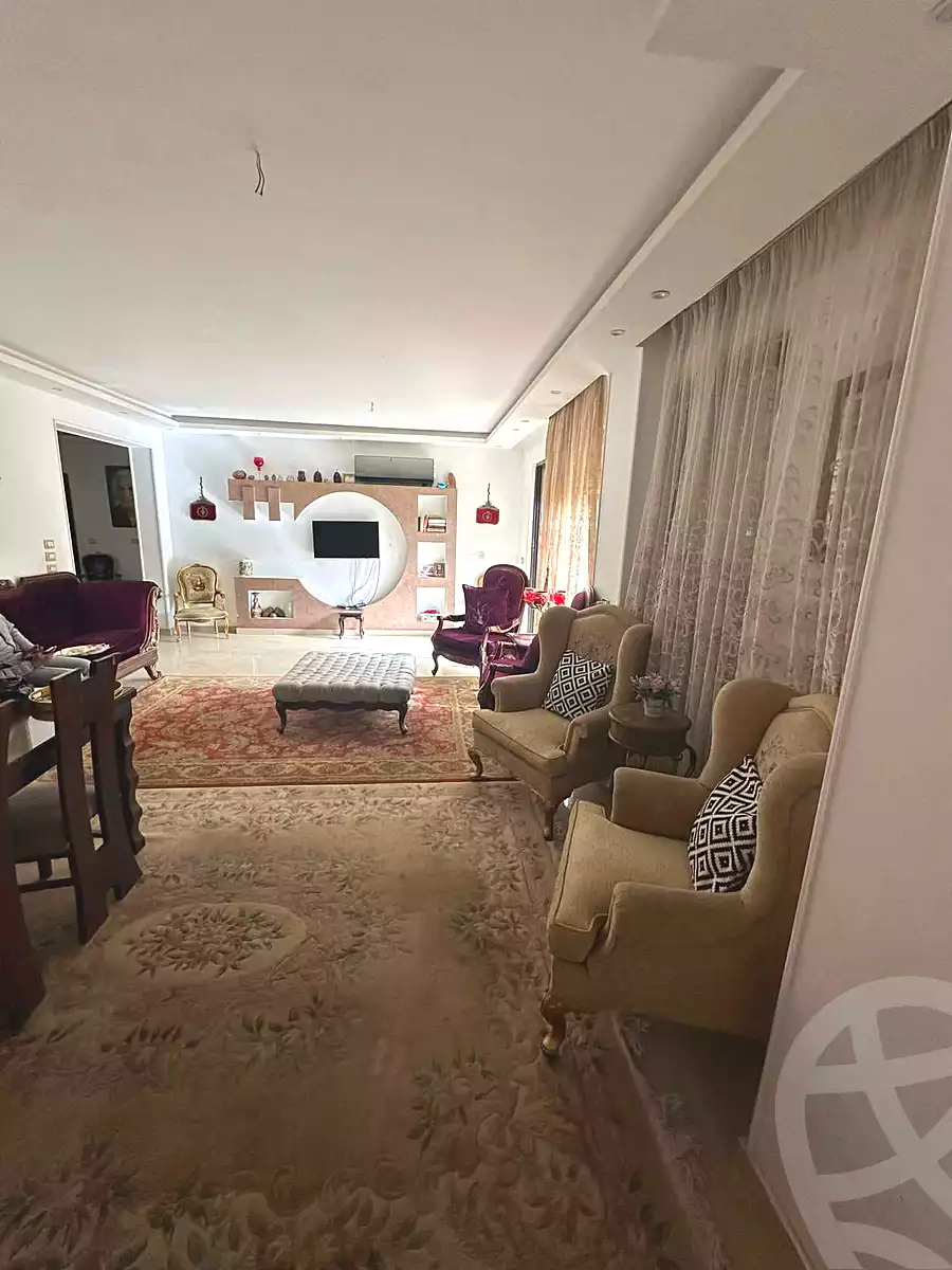 https://aqarmap.com.eg/ar/listing/6819037-for-sale-cairo-el-sheikh-zayed-city-compounds-kmbwnd-wyst-twn-swdyk