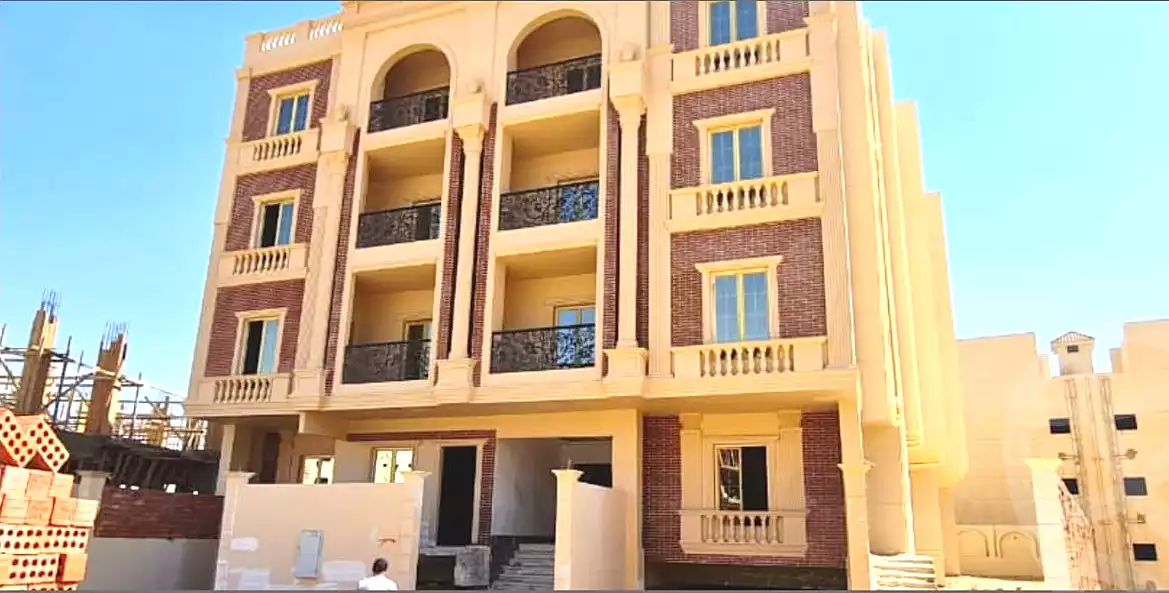 https://aqarmap.com.eg/ar/listing/6820266-for-sale-cairo-al-oubour-compounds-golf-city