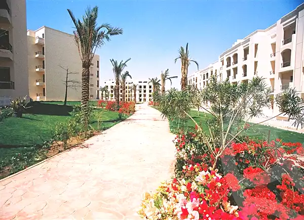 https://aqarmap.com.eg/ar/listing/6821270-for-sale-cairo-el-sheikh-zayed-city-compounds-hadayek-el-mohandiseen