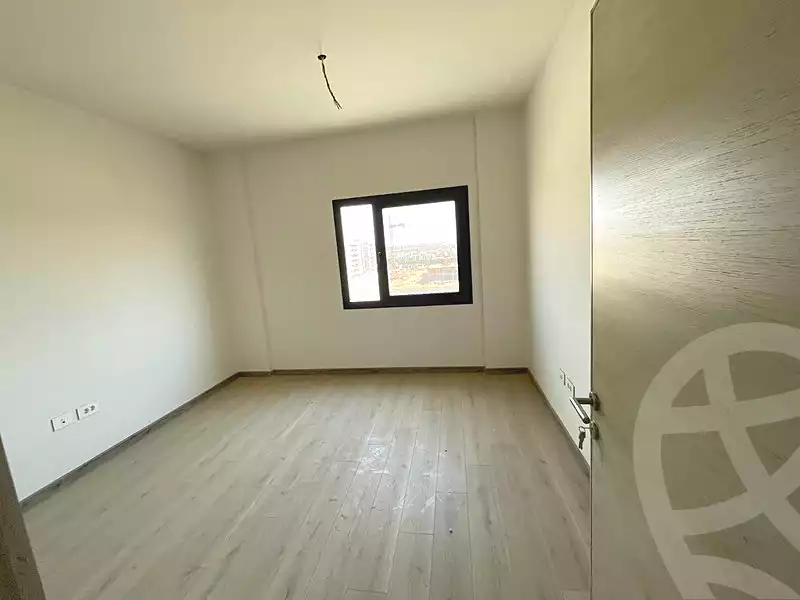 https://aqarmap.com.eg/ar/listing/6821649-for-sale-cairo-el-shorouk-compounds-al-burouj-compound-imkan