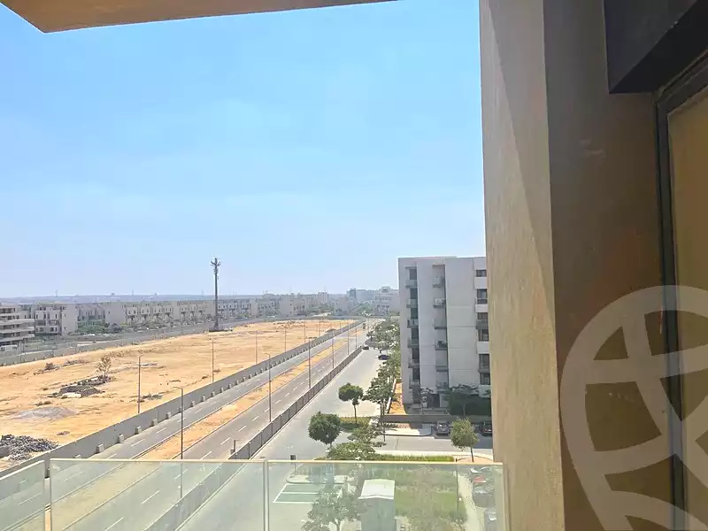 https://aqarmap.com.eg/ar/listing/6821649-for-sale-cairo-el-shorouk-compounds-al-burouj-compound-imkan
