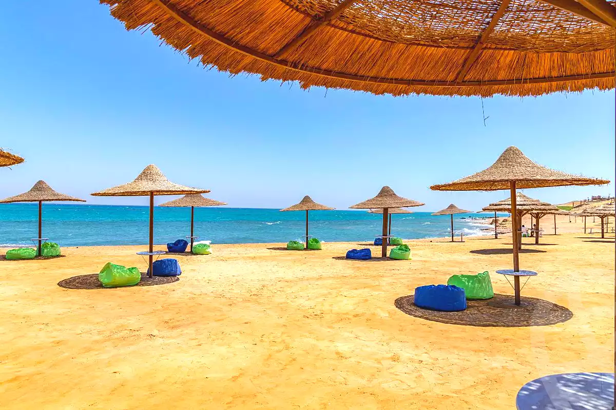 https://aqarmap.com.eg/ar/listing/6830934-for-sale-ain-elsokhna-resorts-hyfyn-bytsh-grb-lkhlyj-lltnmy-l-mrny