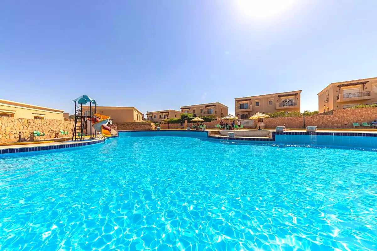 https://aqarmap.com.eg/ar/listing/6830934-for-sale-ain-elsokhna-resorts-hyfyn-bytsh-grb-lkhlyj-lltnmy-l-mrny