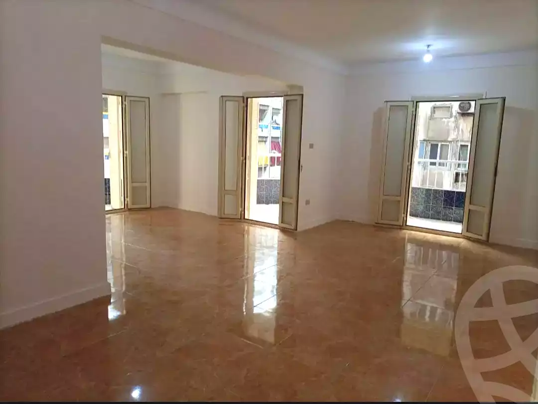 https://aqarmap.com.eg/ar/listing/6833355-for-sale-alexandria-el-asafra-l-sfr-bhry-el-geish-rd