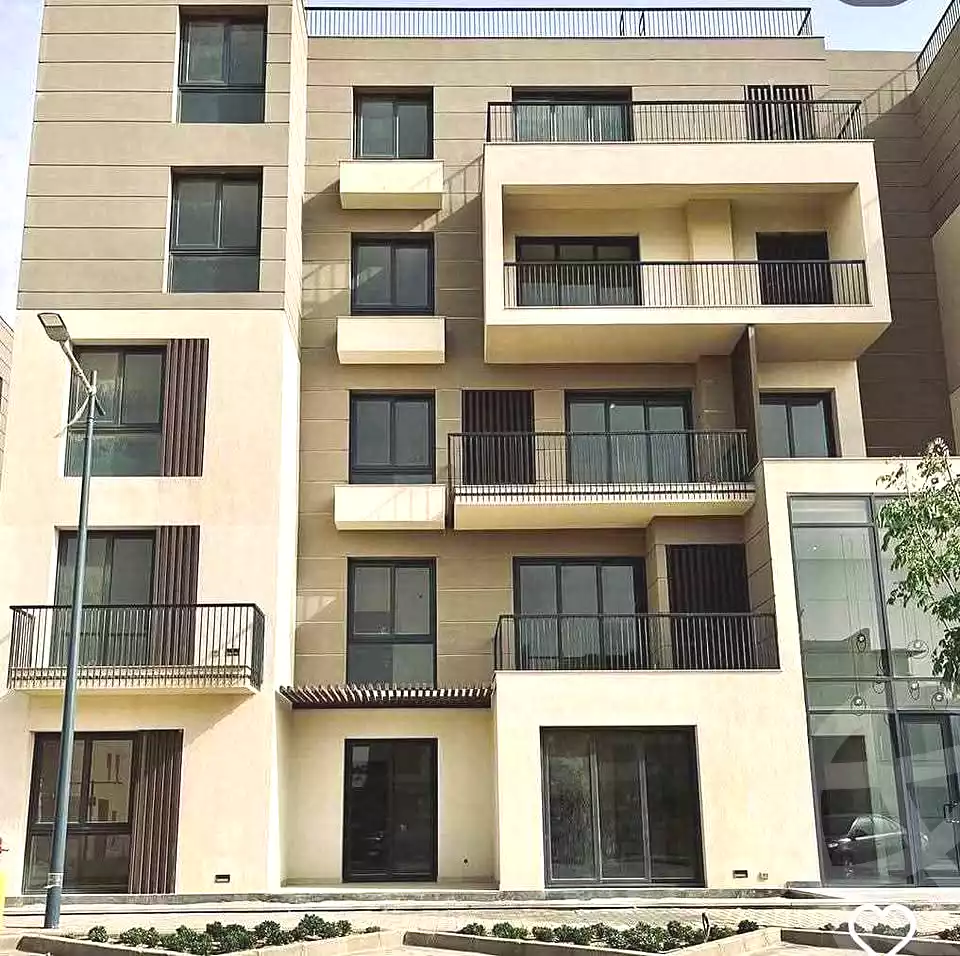 https://aqarmap.com.eg/ar/listing/6835426-for-sale-cairo-el-sheikh-zayed-city-lshykh-zyd-ljdyd-vye