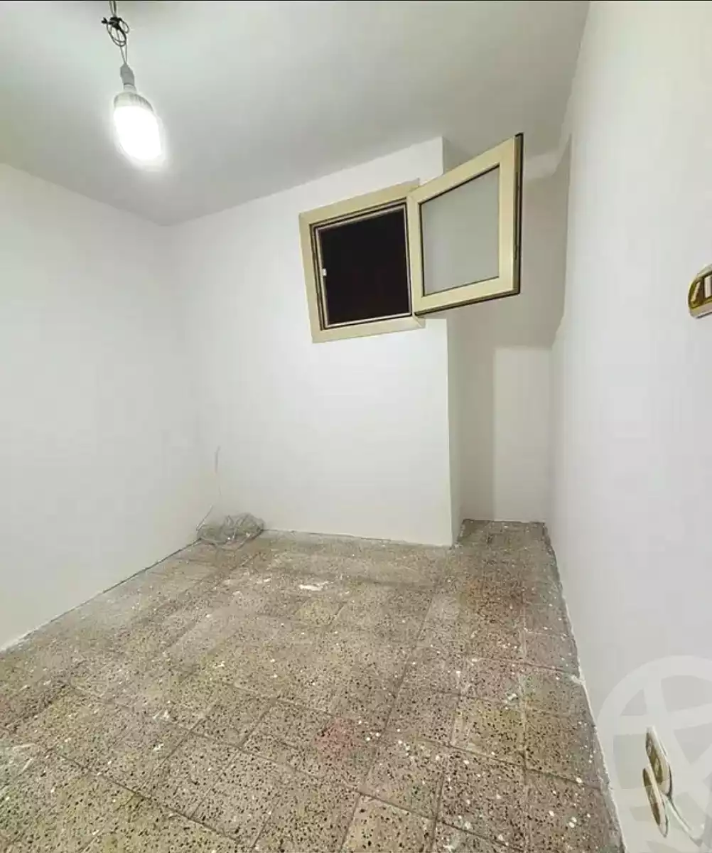https://aqarmap.com.eg/en/listing/6836596-for-sale-alexandria-moharram-bey-othman-galal-st