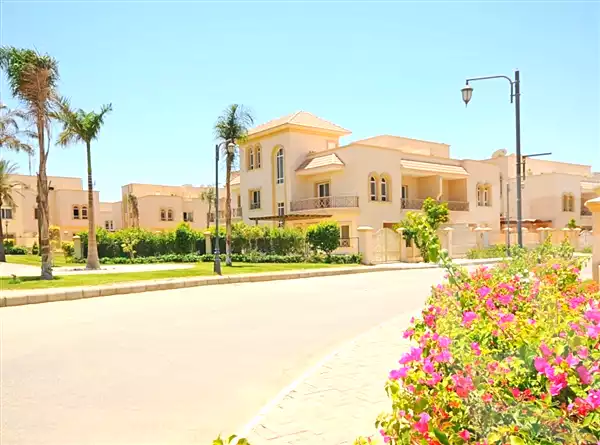https://aqarmap.com.eg/en/listing/6837570-for-sale-cairo-el-sheikh-zayed-city-compounds-greens