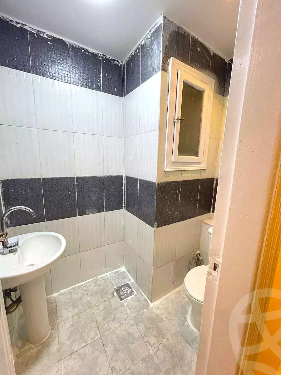 https://aqarmap.com.eg/ar/listing/6839845-for-sale-alexandria-sydy-bshr-sydy-bshr-bhry-gamal-abd-el-nasir-st