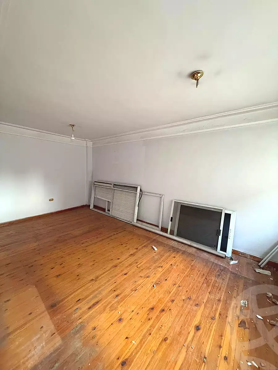 https://aqarmap.com.eg/ar/listing/6840115-for-sale-alexandria-sydy-bshr-sydy-bshr-bhry-khalil-hamada-st