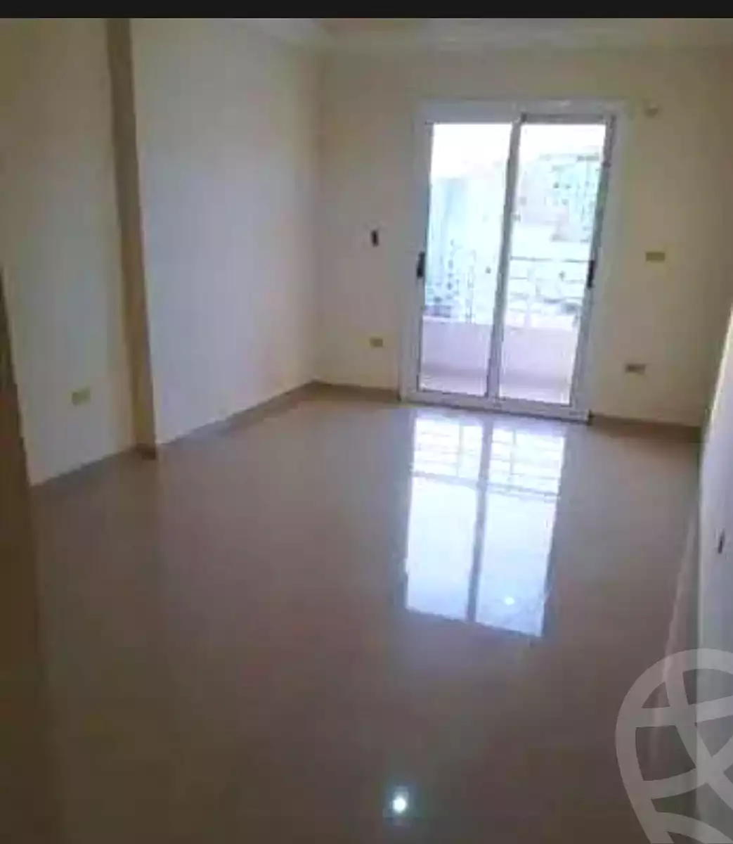 https://aqarmap.com.eg/en/listing/6843043-for-rent-alexandria-ganaklis-shr-mrtdy-bsh