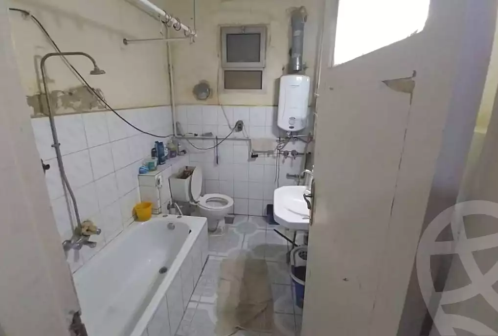 https://aqarmap.com.eg/en/listing/6843353-for-sale-cairo-helwan-el-shareaa-el-sharby-st