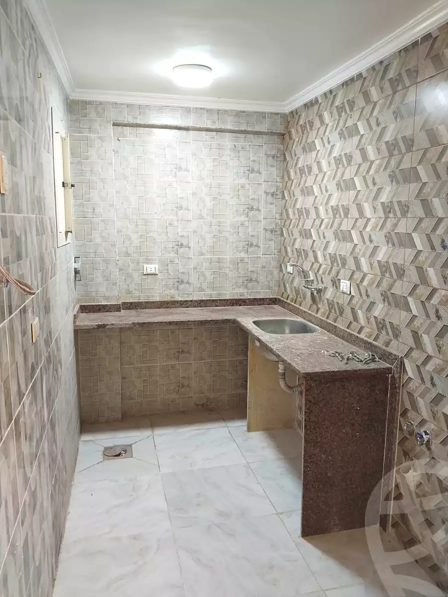 https://aqarmap.com.eg/en/listing/6845404-for-sale-alexandria-al-agamy-bw-ywsf-hosni-mubarak-st